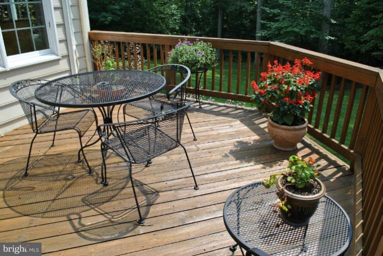 2707 Howard Grove Road Davidsonville, MD 21035 - Photo 4 of 30 Sun Room Deck