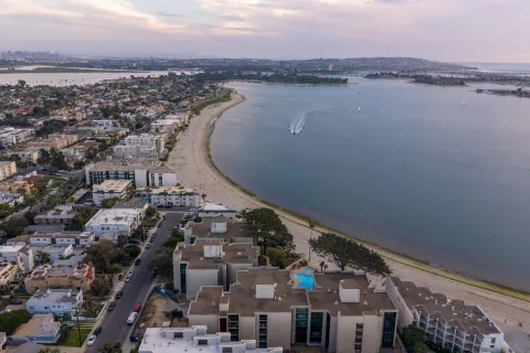 $2,100,000 | 3940 Gresham Street, Unit 251, San Diego, CA 92109