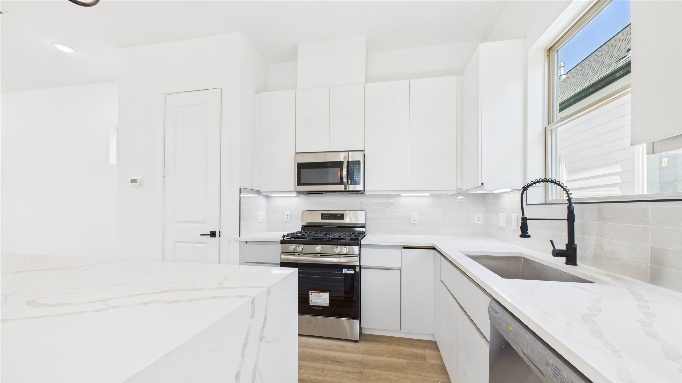 5314 Terry Street Houston, TX 77009 - Photo 11 of 29 Lots of cabinet space