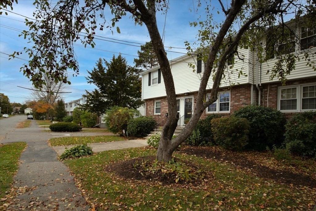 98 Hooper Road, Unit 98 Dedham, MA 02026 - Photo 35 of 41 Gallery Image 35