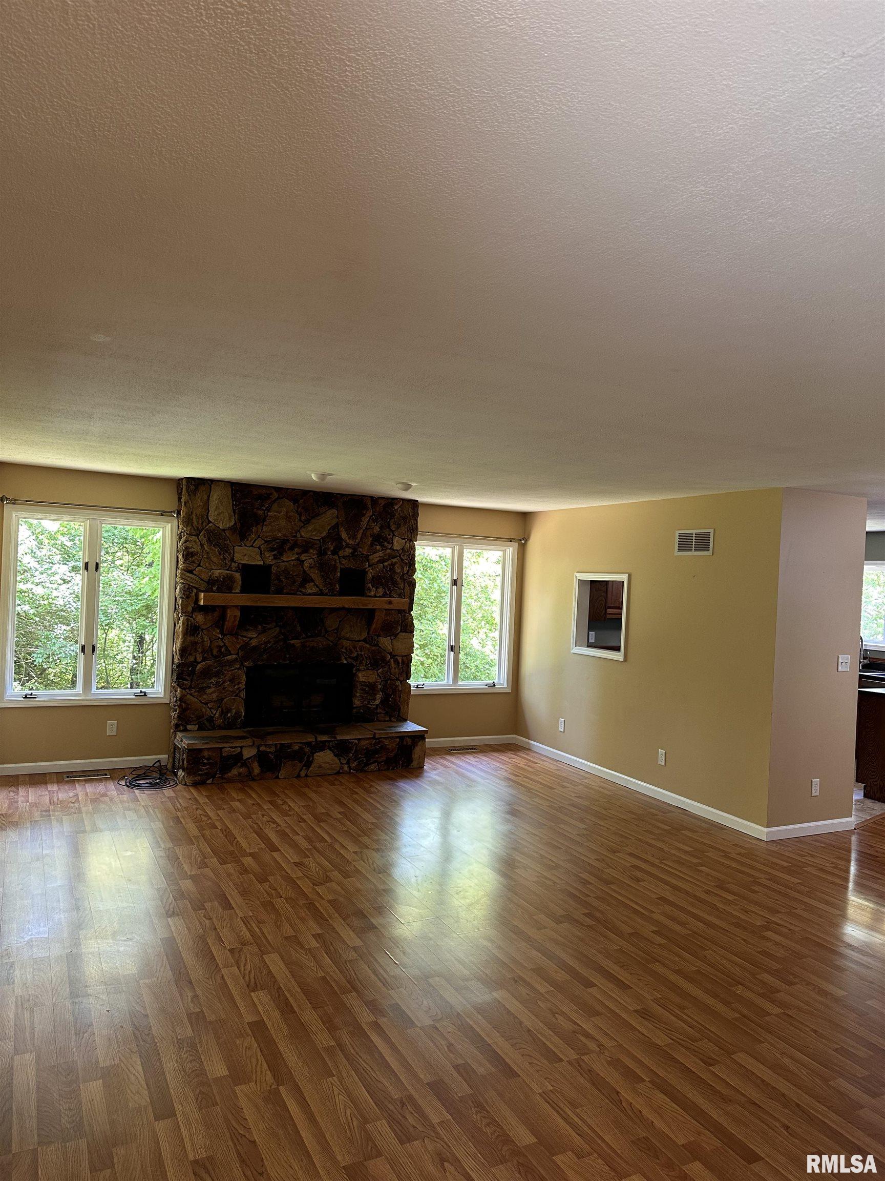 5915 Long Creek Drive Rochester, IL 62563 - Photo 12 of 38