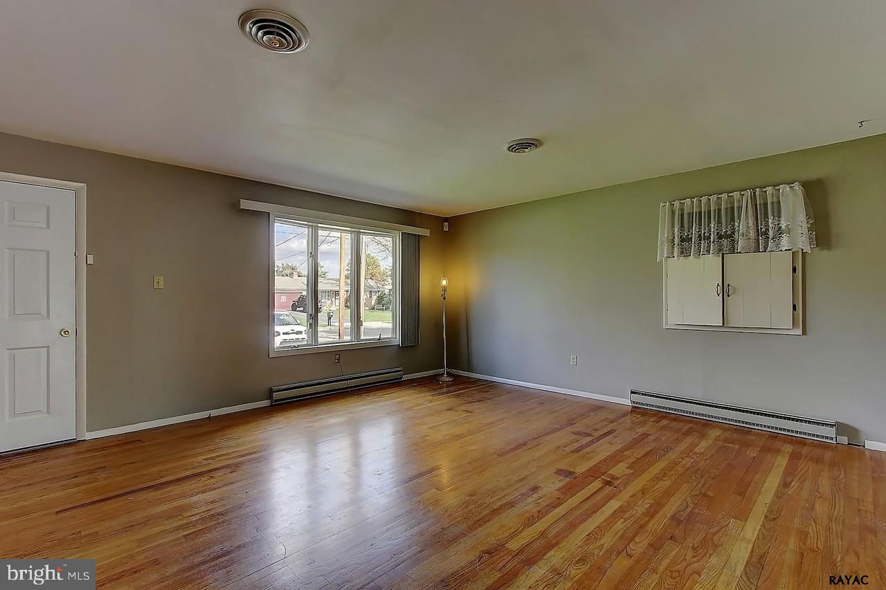 88 Roths Church Road Spring Grove, PA 17362 - Photo 2 of 26