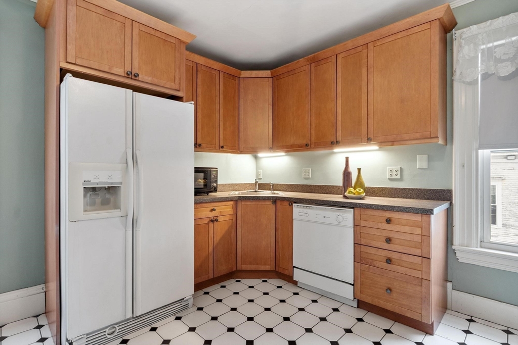 741 Salem Street Lynnfield, MA 01940 - Photo 7 of 41 a kitchen with granite countertop cabinets and appliances