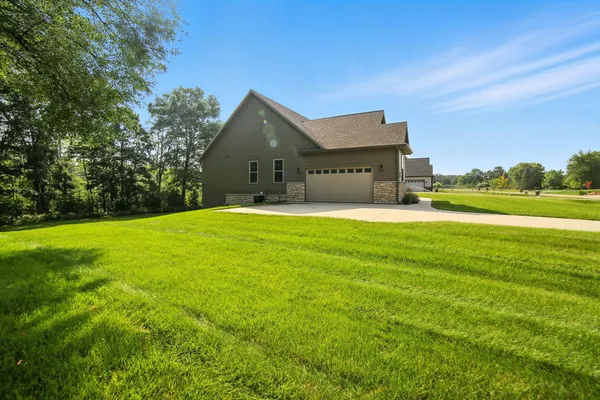 $559,900 | 11275 Killarney Drive, Stanwood, MI 49346