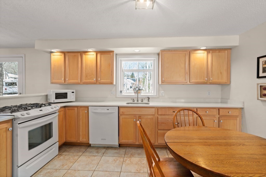 2 Hazeltine Road Upton, MA 01568 - Photo 5 of 26 Gallery Image 5