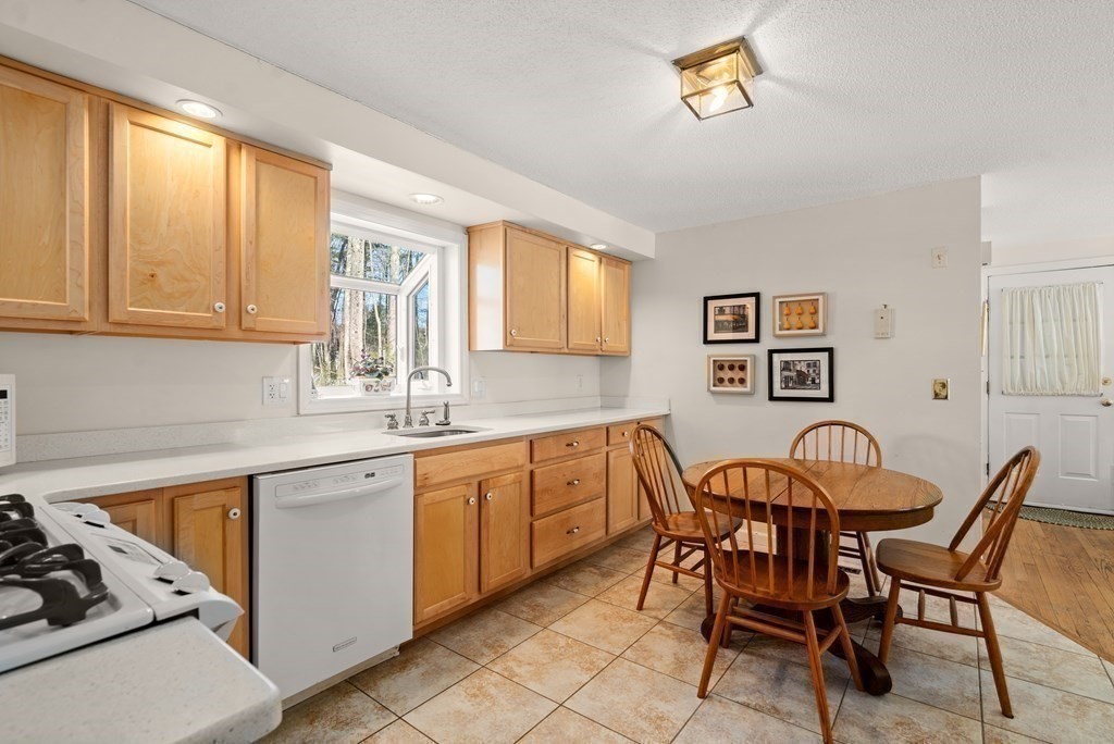 2 Hazeltine Road Upton, MA 01568 - Photo 6 of 26 Gallery Image 6