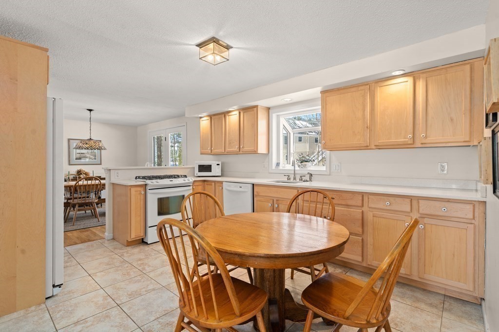 2 Hazeltine Road Upton, MA 01568 - Photo 7 of 26 Gallery Image 7