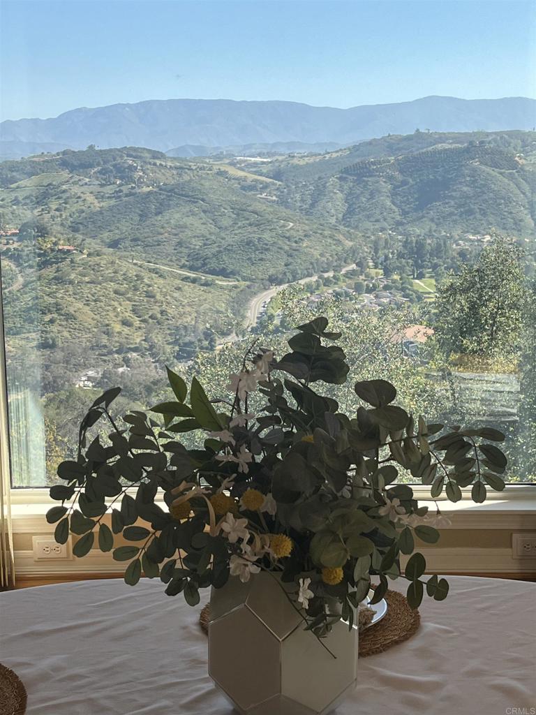 4327 Hollyhill Road Vista, CA 92084 - Photo 20 of 73 Dining with View