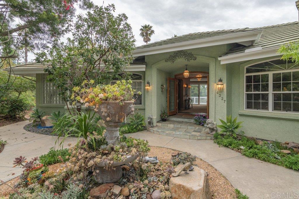 4327 Hollyhill Road Vista, CA 92084 - Photo 2 of 73 Entry