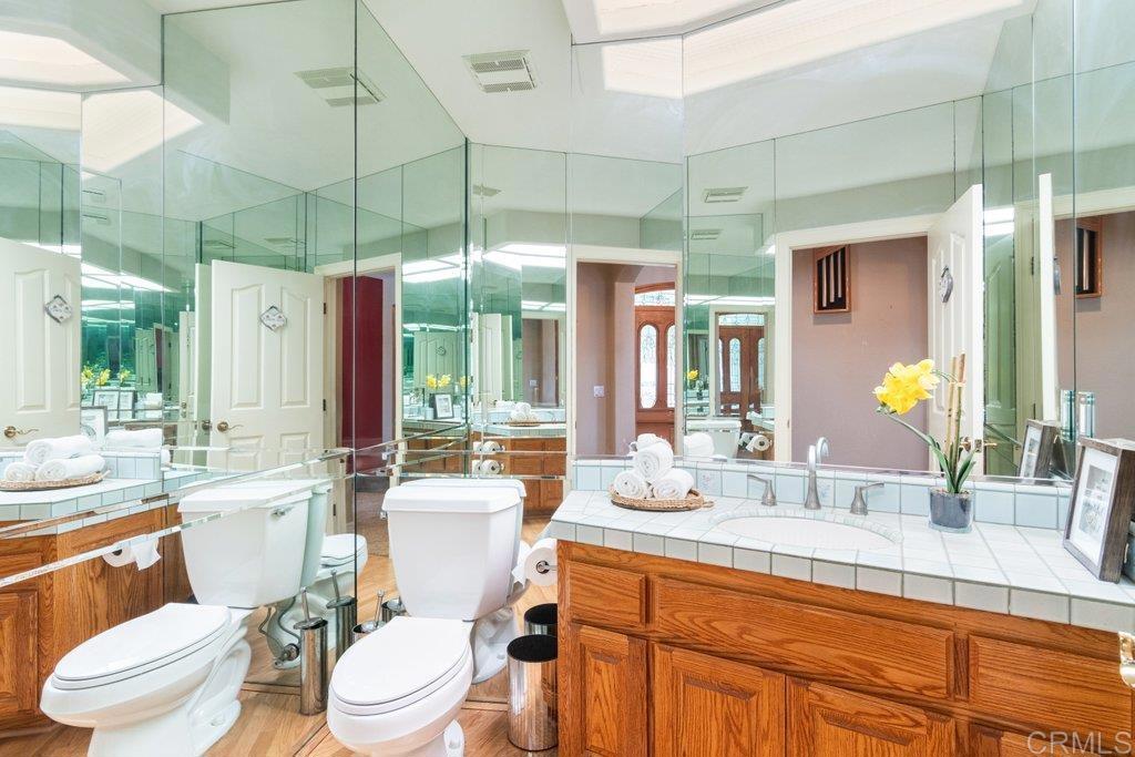 4327 Hollyhill Road Vista, CA 92084 - Photo 32 of 73 Primary Bath