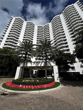 $2,500 | 3300 Northeast 192 Street, Unit 1715, Aventura, FL 33180