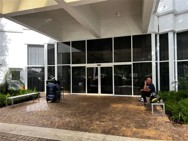 $2,500 | 3300 Northeast 192 Street, Unit 1715, Aventura, FL 33180