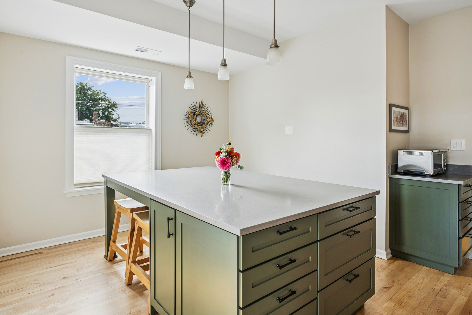 1614 West Rascher Avenue, Unit 2E Chicago, IL 60640 - Photo 6 of 19 Gallery Image 6