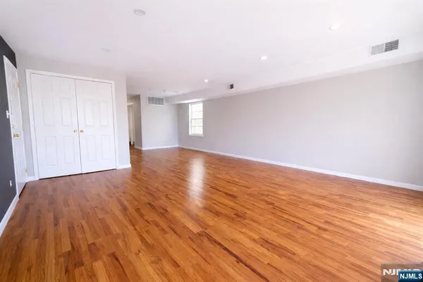 $2,750 | 231 North 12th Street, Newark, NJ 07107