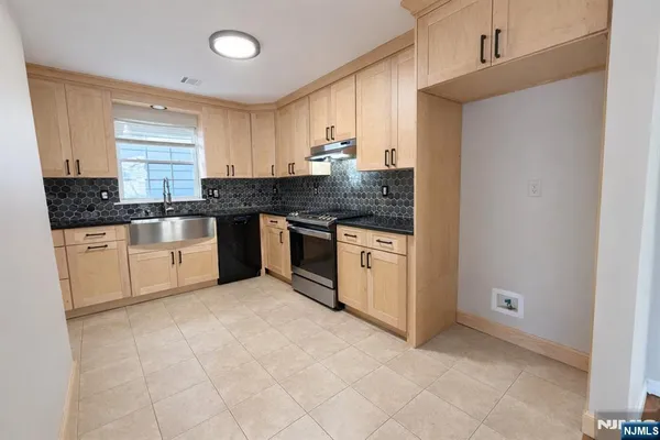 $2,750 | 231 North 12th Street, Newark, NJ 07107