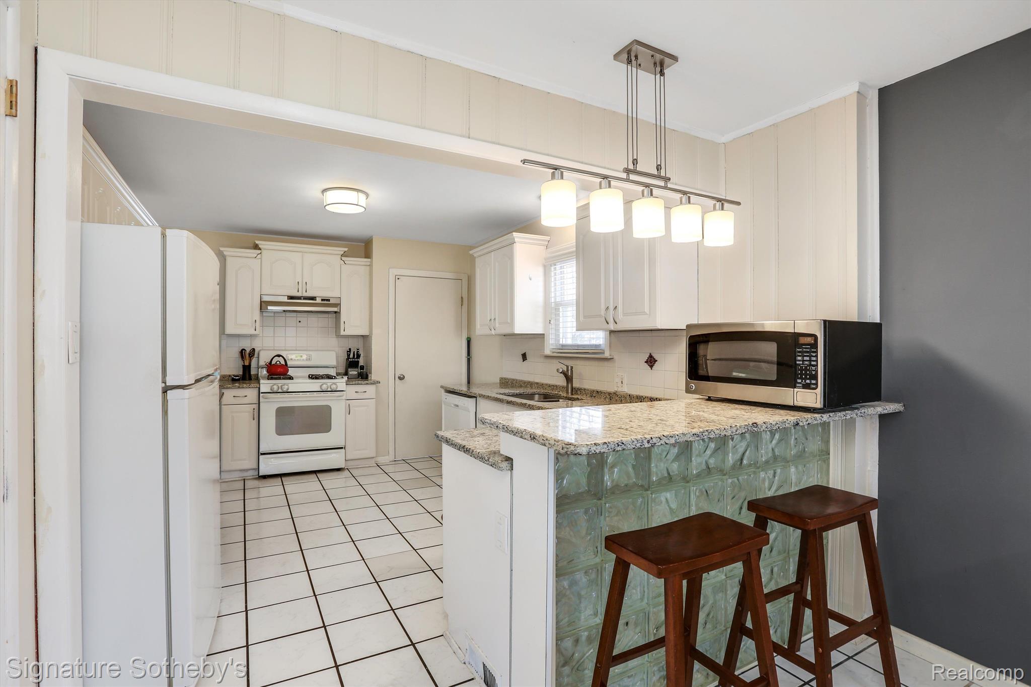 2158 Hawthorne Road Grosse Pointe, MI 48236 - Photo 9 of 34 Gallery Image 9