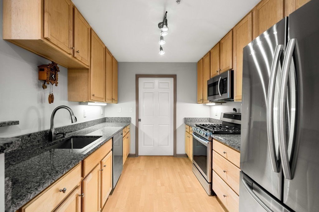 36 Village Road, Unit 214 Middleton, MA 01949 - Photo 17 of 37