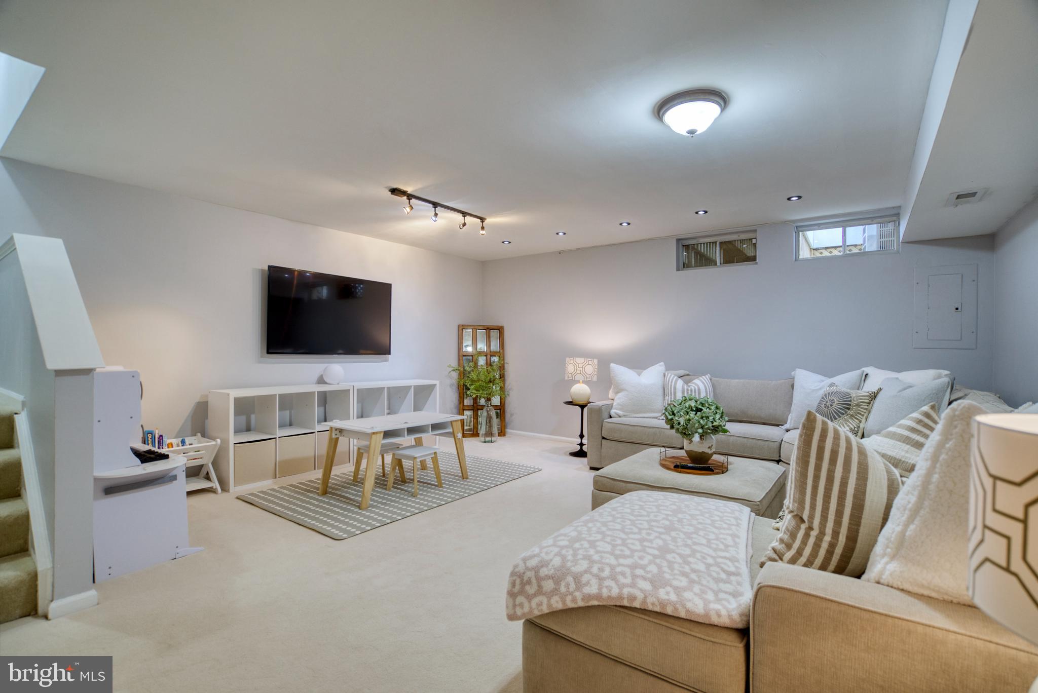 1305 Vintage Place Reston, VA 20194 - Photo 32 of 44 Gallery Image 32