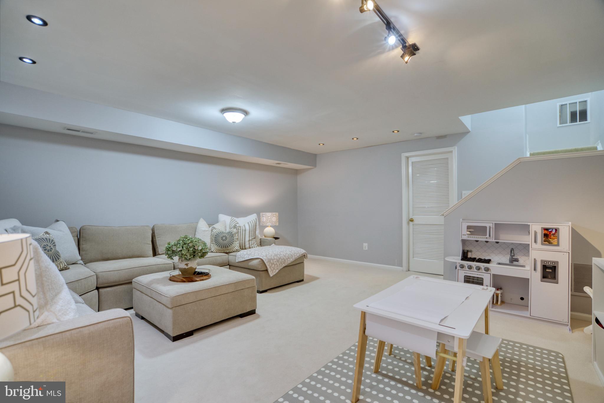 1305 Vintage Place Reston, VA 20194 - Photo 33 of 44 Gallery Image 33