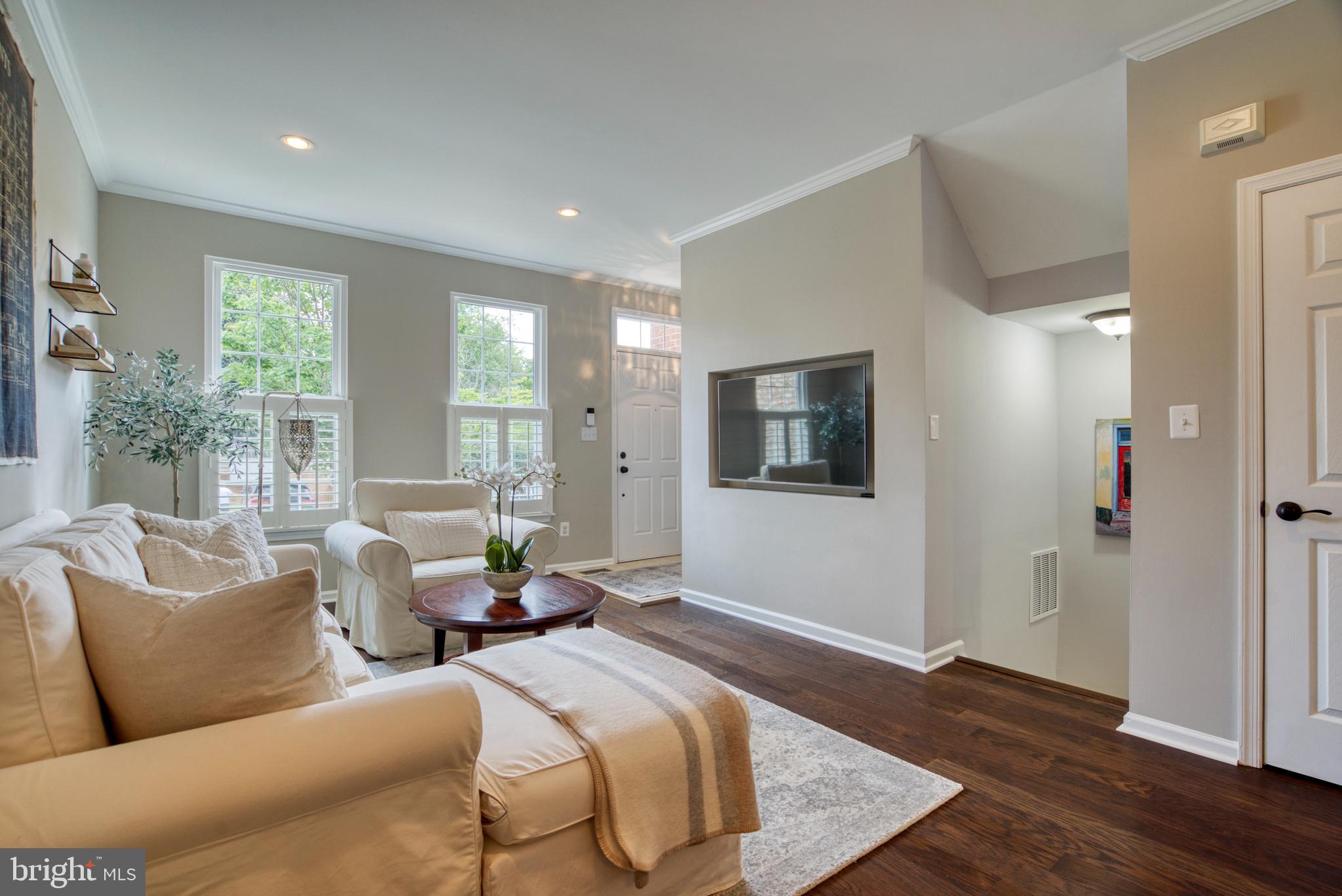 1305 Vintage Place Reston, VA 20194 - Photo 5 of 44 Gallery Image 5