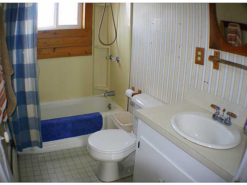 978 Dutch Neck Road Waldoboro, ME 04572 - Photo 16 of 21 Bathroom.