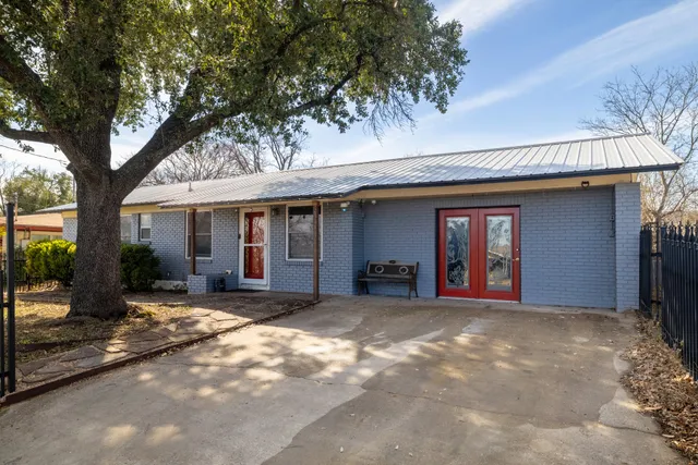 $425,000 | 205 East Lola Drive, Austin, TX 78753