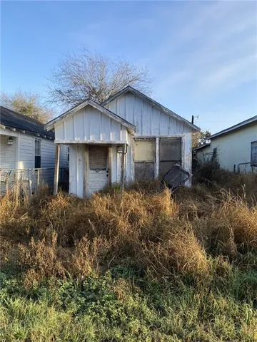 $19,000 | 529 W Avenue East, Robstown, TX 78380