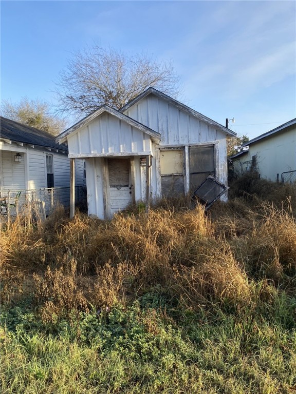 529 W Avenue East Robstown, TX 78380 - Photo 2 of 4