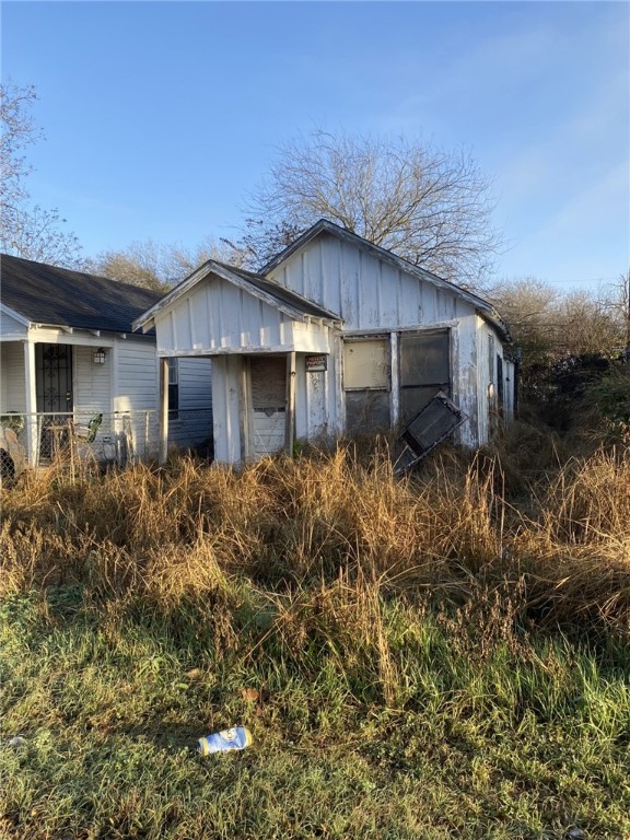 529 W Avenue East Robstown, TX 78380 - Photo 3 of 4