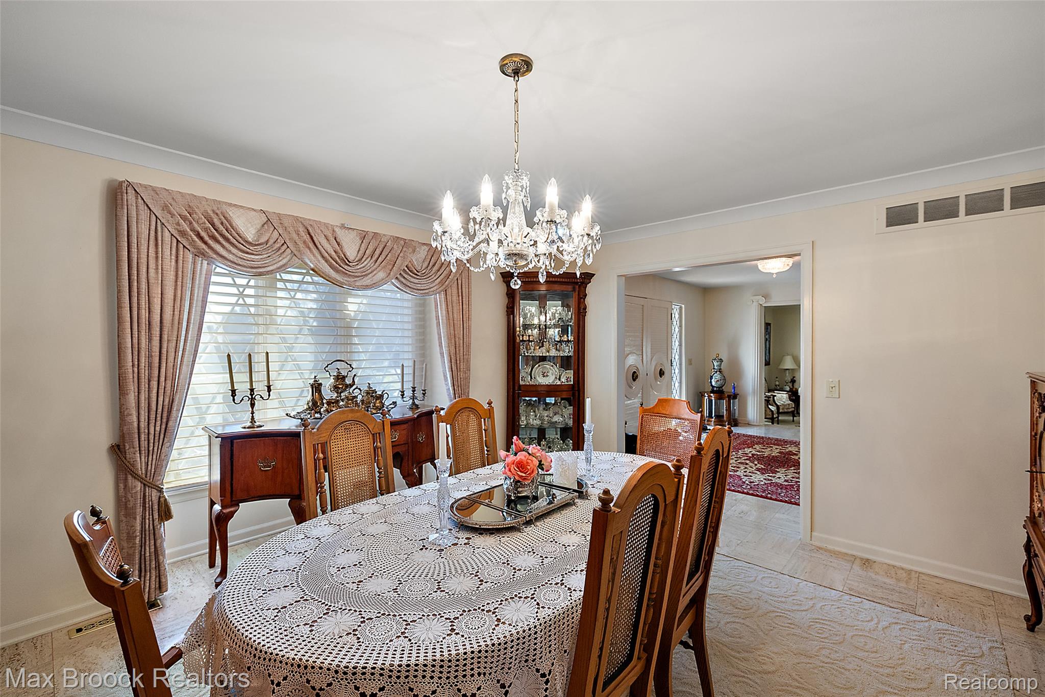 1319 Charrington Road Bloomfield Hills, MI 48301 - Photo 5 of 47 22-1319 Charrington Rd-22.jpg