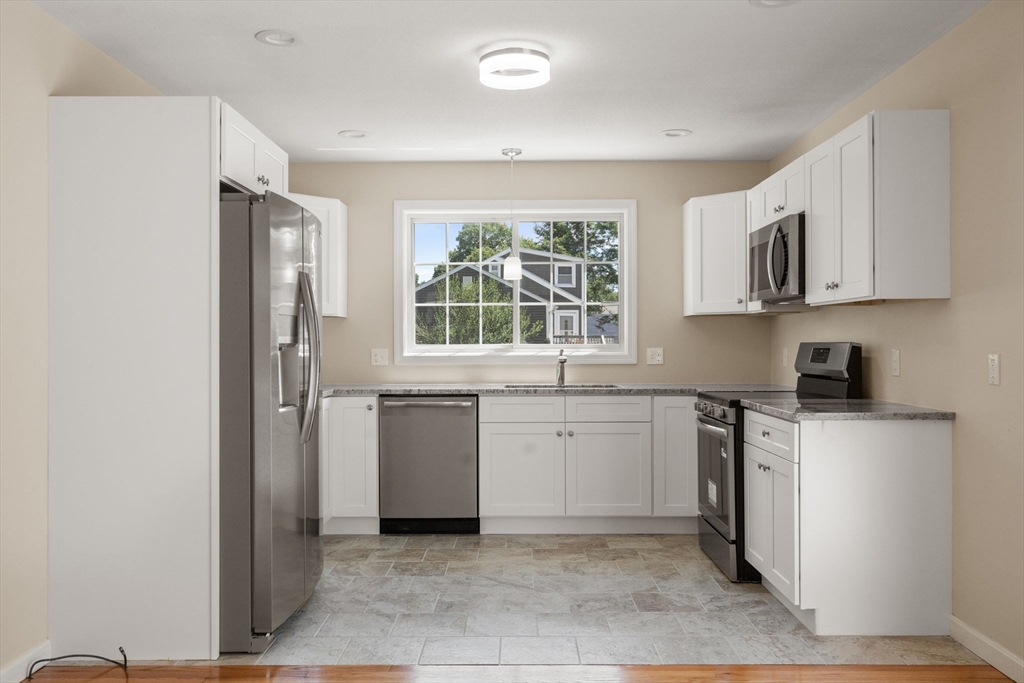 63 Hope Street Springfield, MA 01119 - Photo 9 of 36