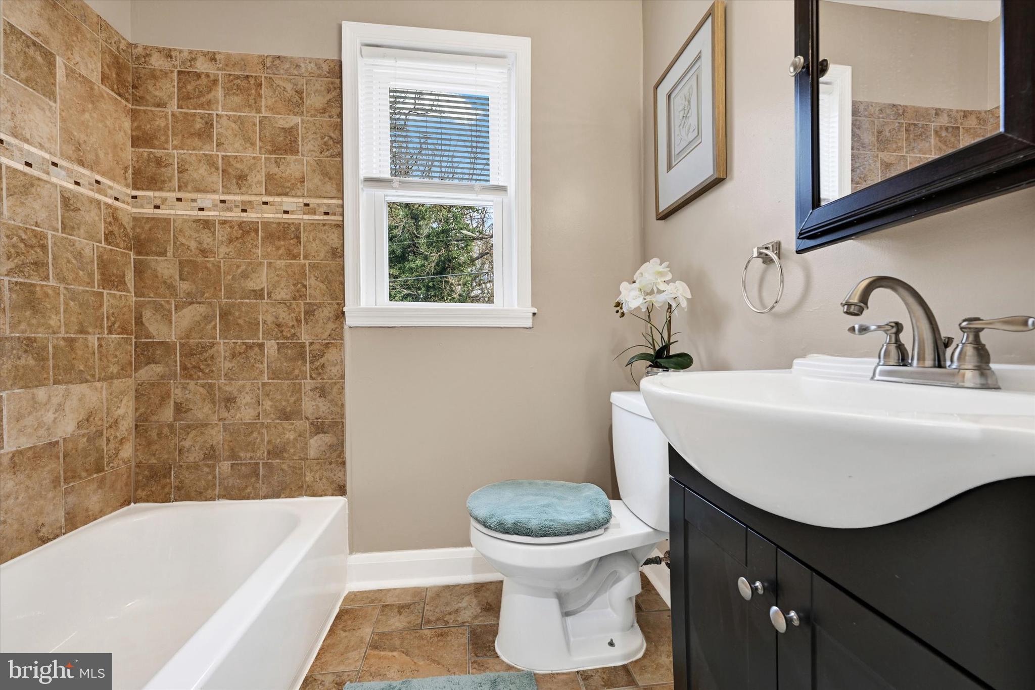 4811 Kimberleigh Road Baltimore, MD 21212 - Photo 17 of 24 Primary Bath