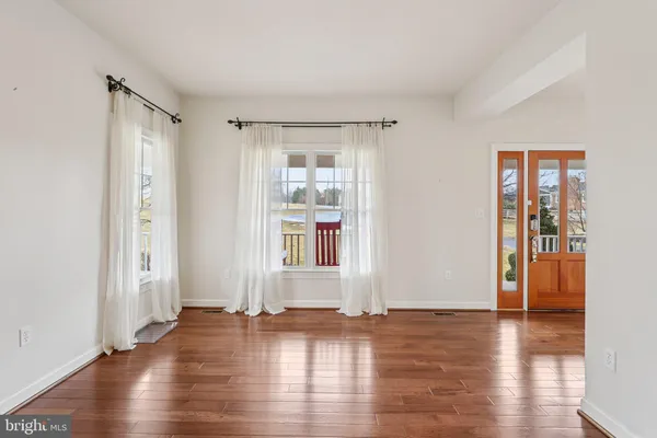 $4,300 | 6812 Spruce Hill Court, Warrenton, VA 20187