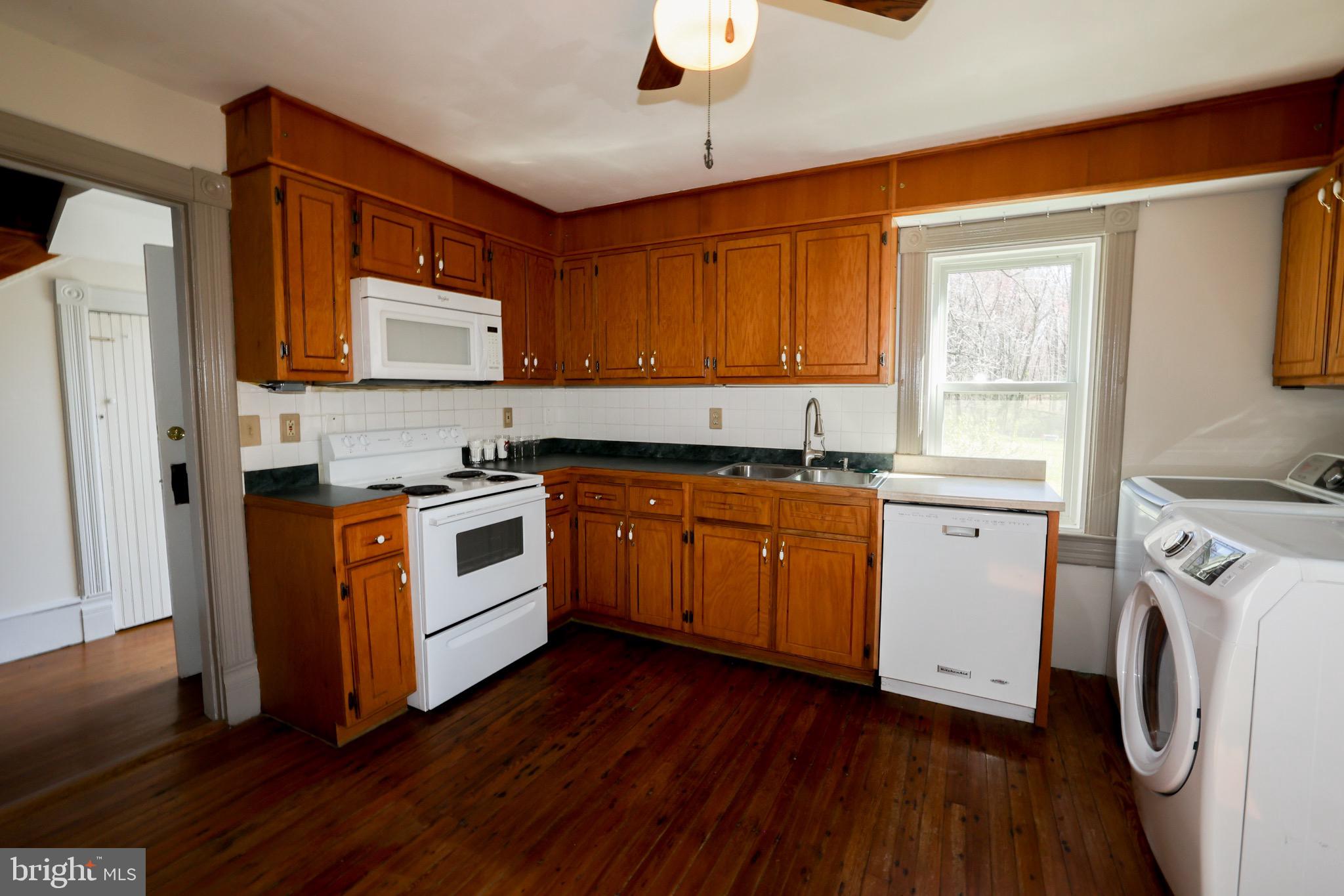 24060 New Mountain Road Aldie, VA 20105 - Photo 3 of 16