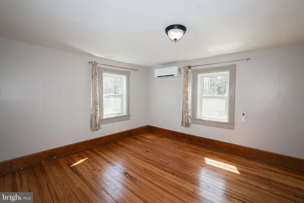 $2,350 | 24060 New Mountain Road, Aldie, VA 20105