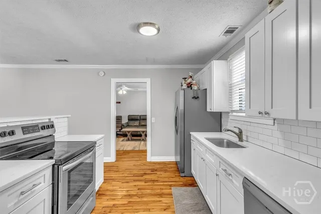 $2,500 | 404 East 66th Street, Savannah, GA 31405