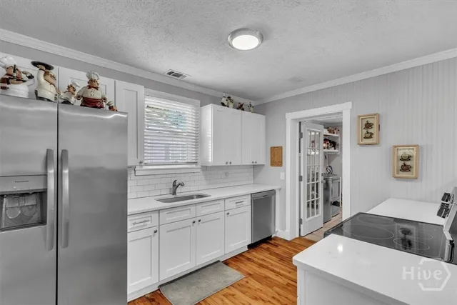 $2,500 | 404 East 66th Street, Savannah, GA 31405