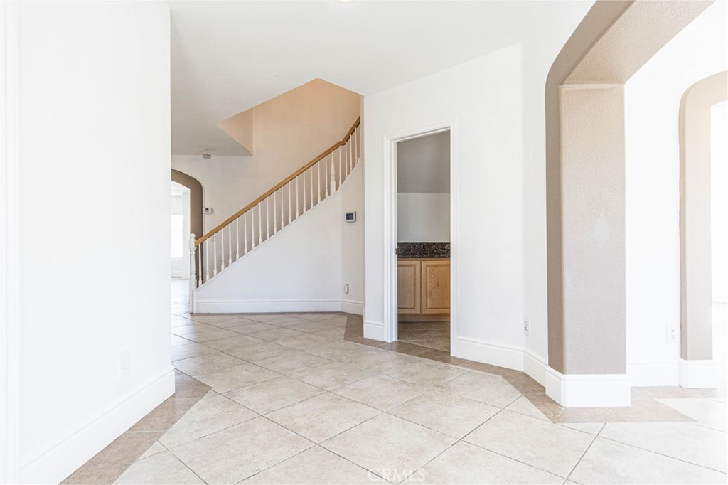 16245 Ridge View Drive Apple Valley, CA 92307 - Photo 4 of 75