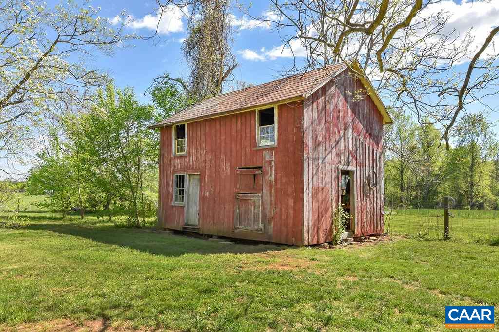 674 Octonia Road Stanardsville, VA 22973 - Photo 31 of 38 a backyard of a house