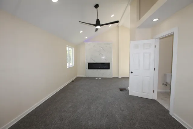 a view of a livingroom with a ceiling fan window and a ceiling fan