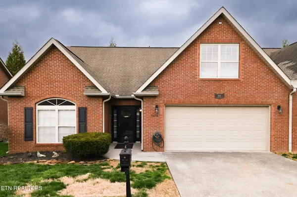 $415,900 | 3918 Doral Drive, Maryville, TN 37801