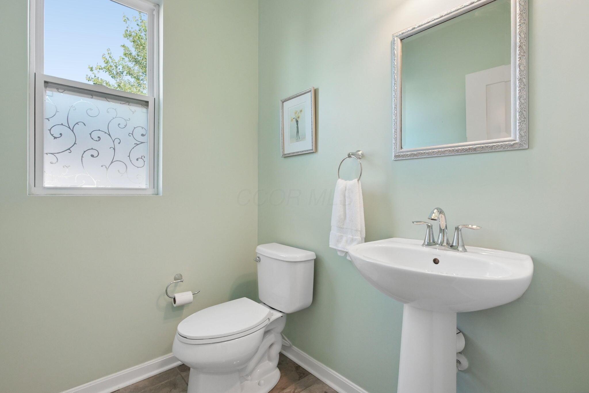 4945 Farview Road Columbus, OH 43231 - Photo 24 of 48 24-web-or-mls-4945-farview-rd
