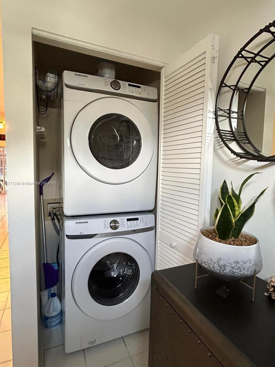 9 Whitehead Circle, Unit 9 Weston, FL 33326 - Photo 13 of 22 a utility room with dryer and washer