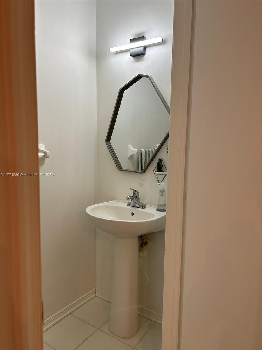 9 Whitehead Circle, Unit 9 Weston, FL 33326 - Photo 5 of 22 a bathroom with a sink and a mirror