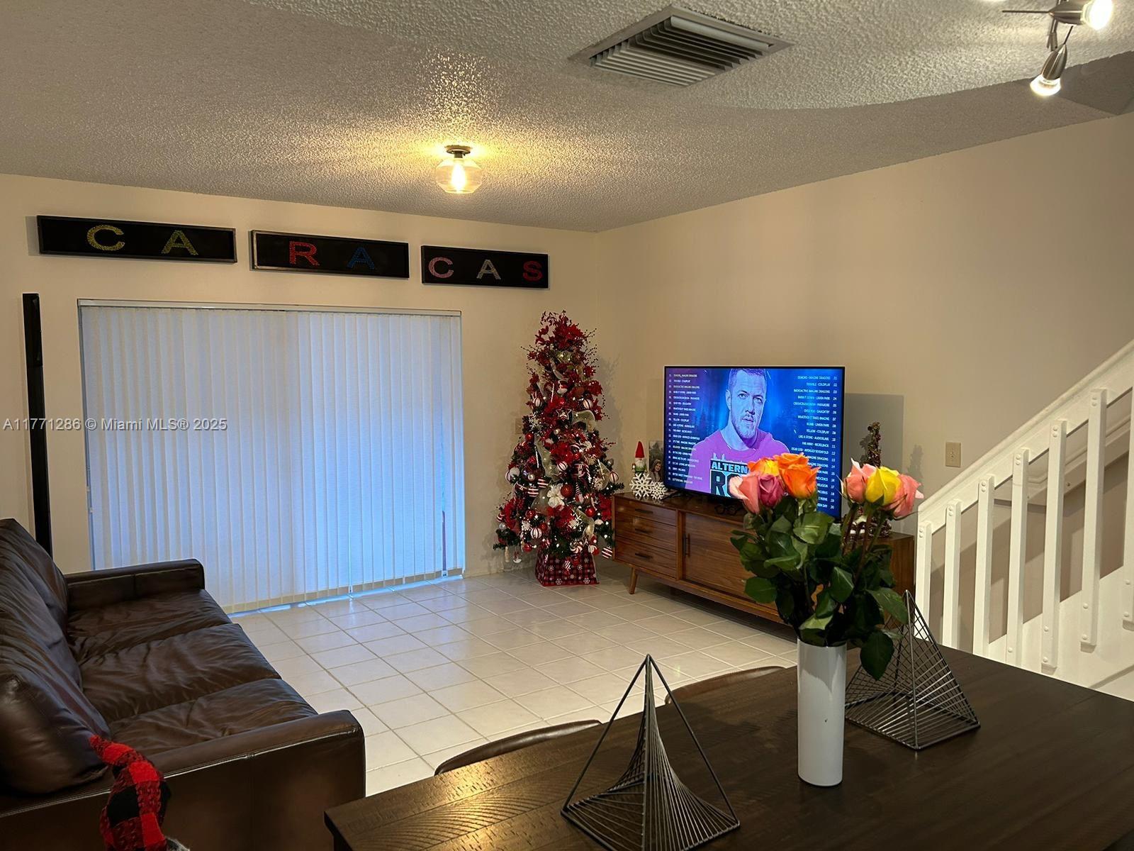 9 Whitehead Circle, Unit 9 Weston, FL 33326 - Photo 6 of 22 a room with furniture and flowers