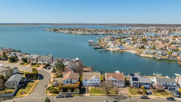 $1,500,000 | 3146 Lee Place, Bellmore, NY 11710