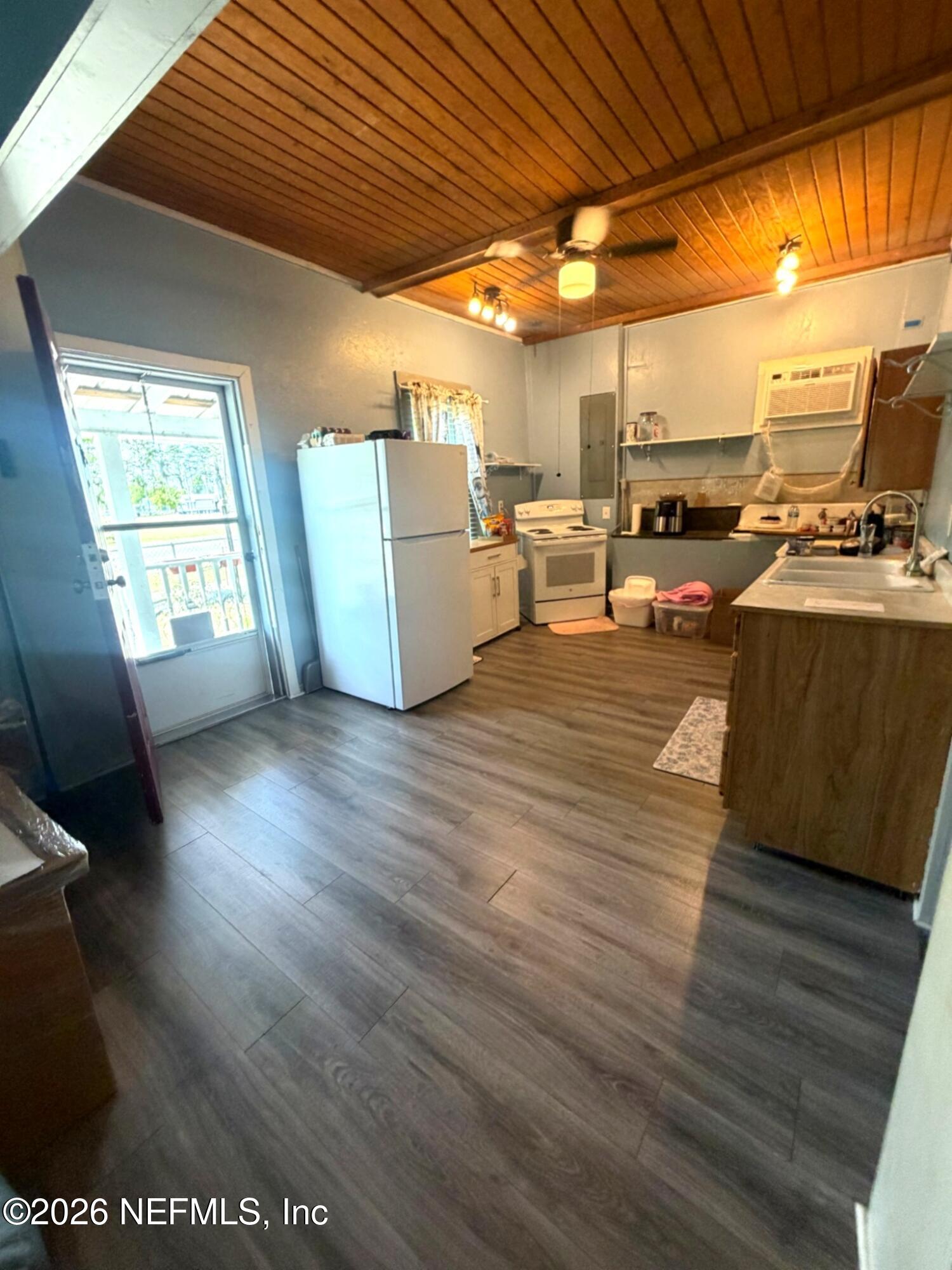 16842 Spring Street White Springs, FL 32096 - Photo 6 of 8 Kitchen