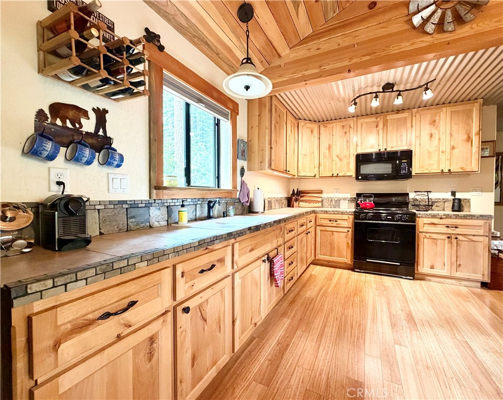 9502 Humboldt Road Forest Ranch, CA 95942 - Photo 4 of 27