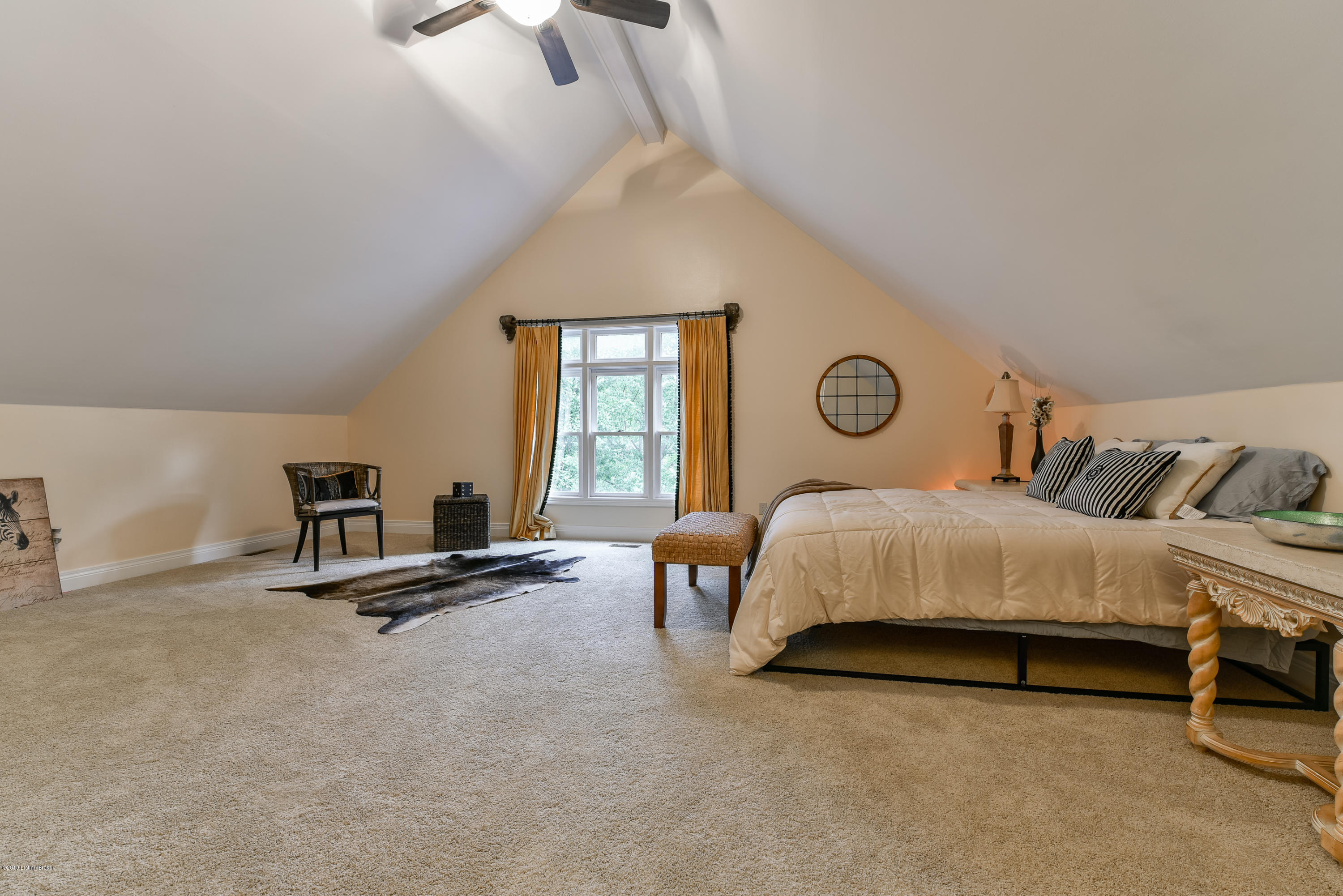 11511 Cedardale Road Anchorage, KY 40223 - Photo 71 of 99 This cozy bonus space features neutral tones, crown molding and overlooks the Great Room