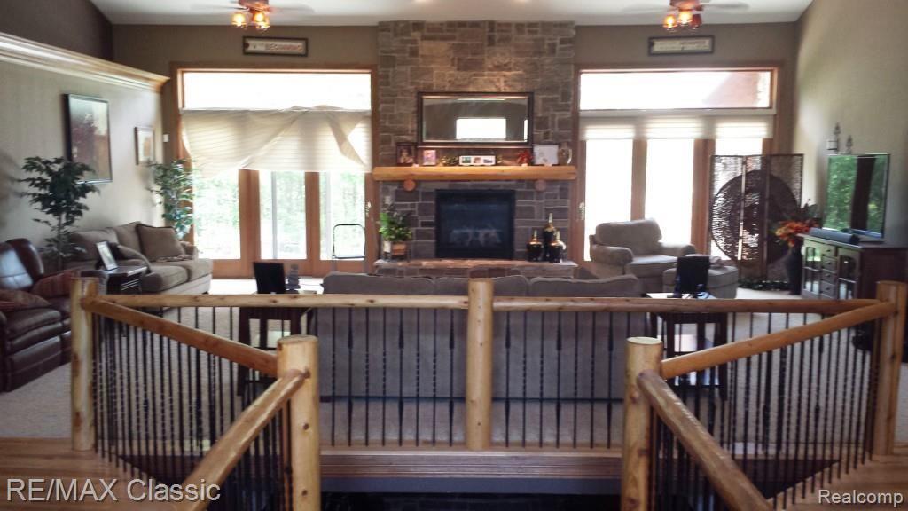 11169 Hyne Road Brighton, MI 48114 - Photo 4 of 48 LIVINGROOM.jpg